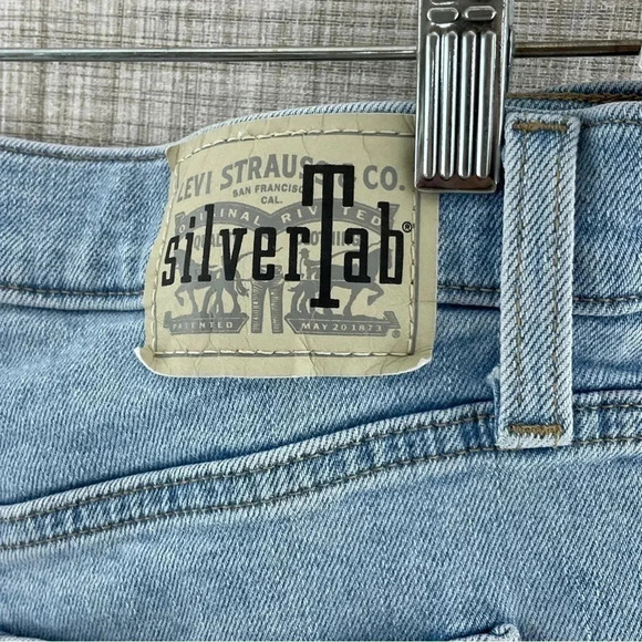 Levi's SilverTab Mom Jean High Rise Women's 30 distressed 2515 - Picture 9 of 10